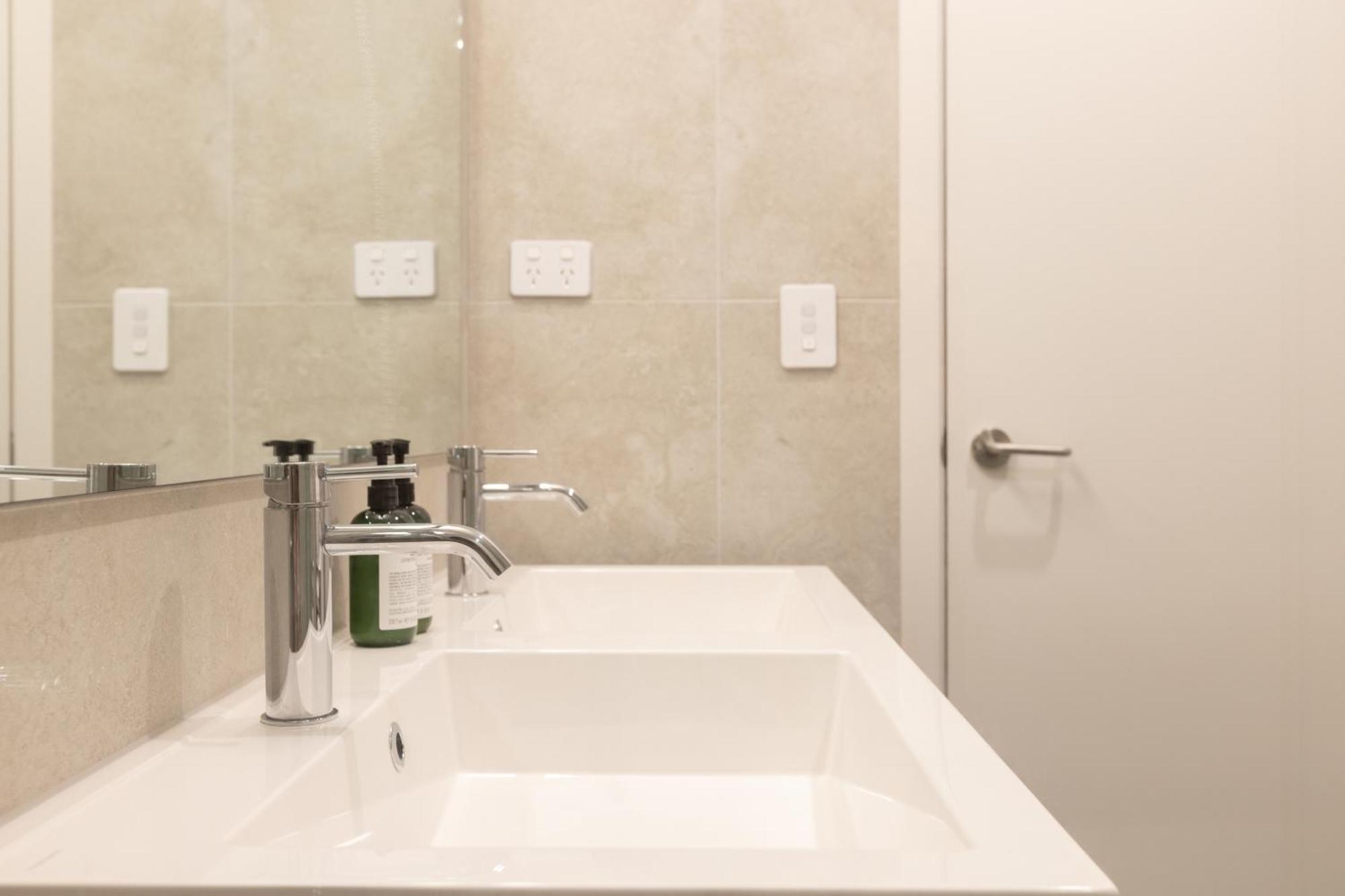 Luxury 2 Bedroom Cbd Apartment With Free Parking Christchurch Extérieur photo
